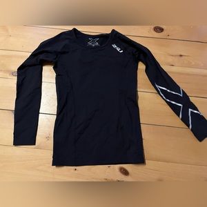 2XU compression long sleeve top. EUC Small
